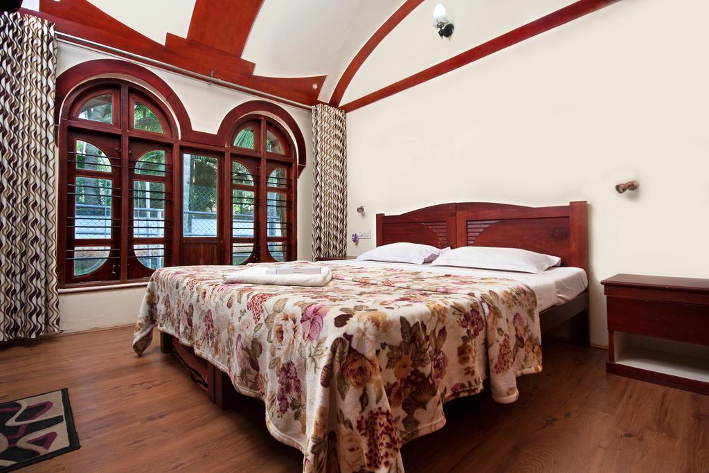 Aqua Castle Houseboat - By Aqua Jumbo Houseboats 호텔 Alappuzha 외부 사진