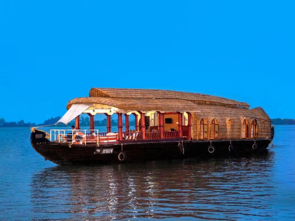 Aqua Castle Houseboat - By Aqua Jumbo Houseboats 호텔 Alappuzha 외부 사진