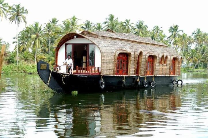 Aqua Castle Houseboat - By Aqua Jumbo Houseboats 호텔 Alappuzha 외부 사진