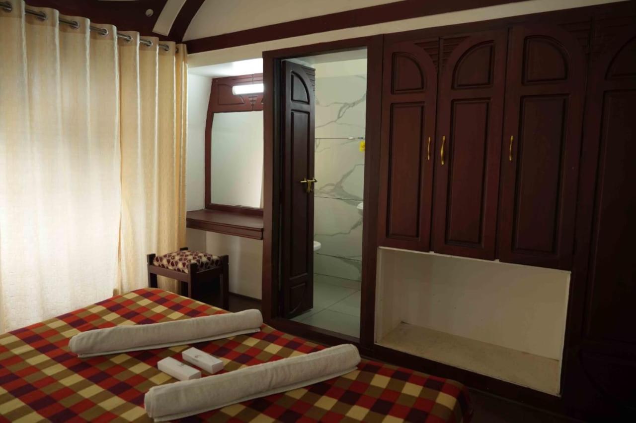 Aqua Castle Houseboat - By Aqua Jumbo Houseboats 호텔 Alappuzha 외부 사진