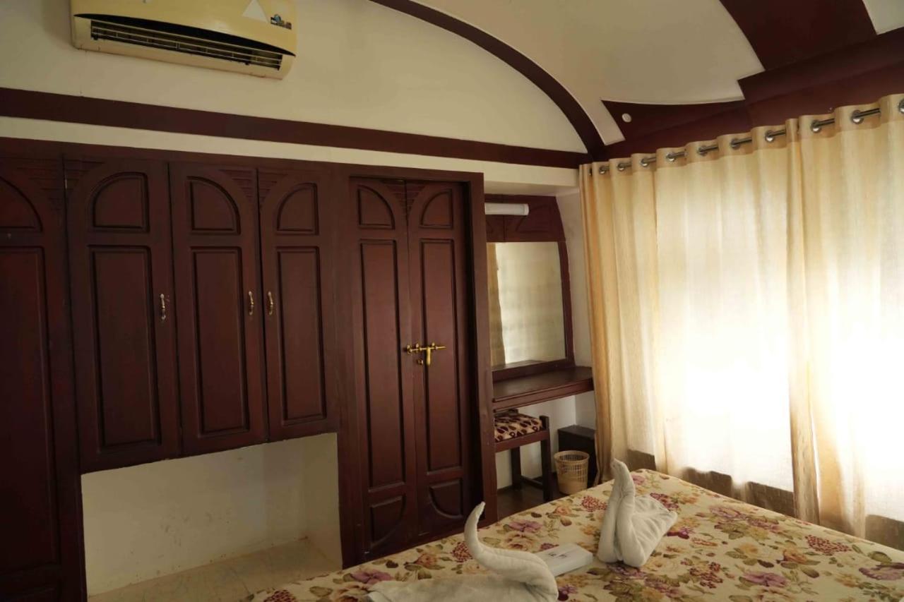 Aqua Castle Houseboat - By Aqua Jumbo Houseboats 호텔 Alappuzha 외부 사진