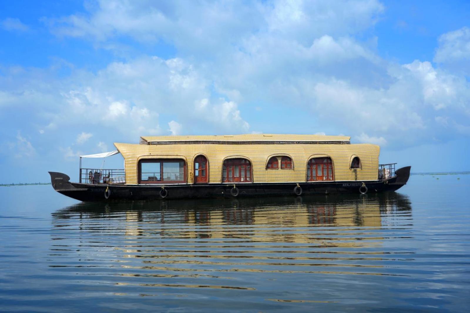 Aqua Castle Houseboat - By Aqua Jumbo Houseboats 호텔 Alappuzha 외부 사진