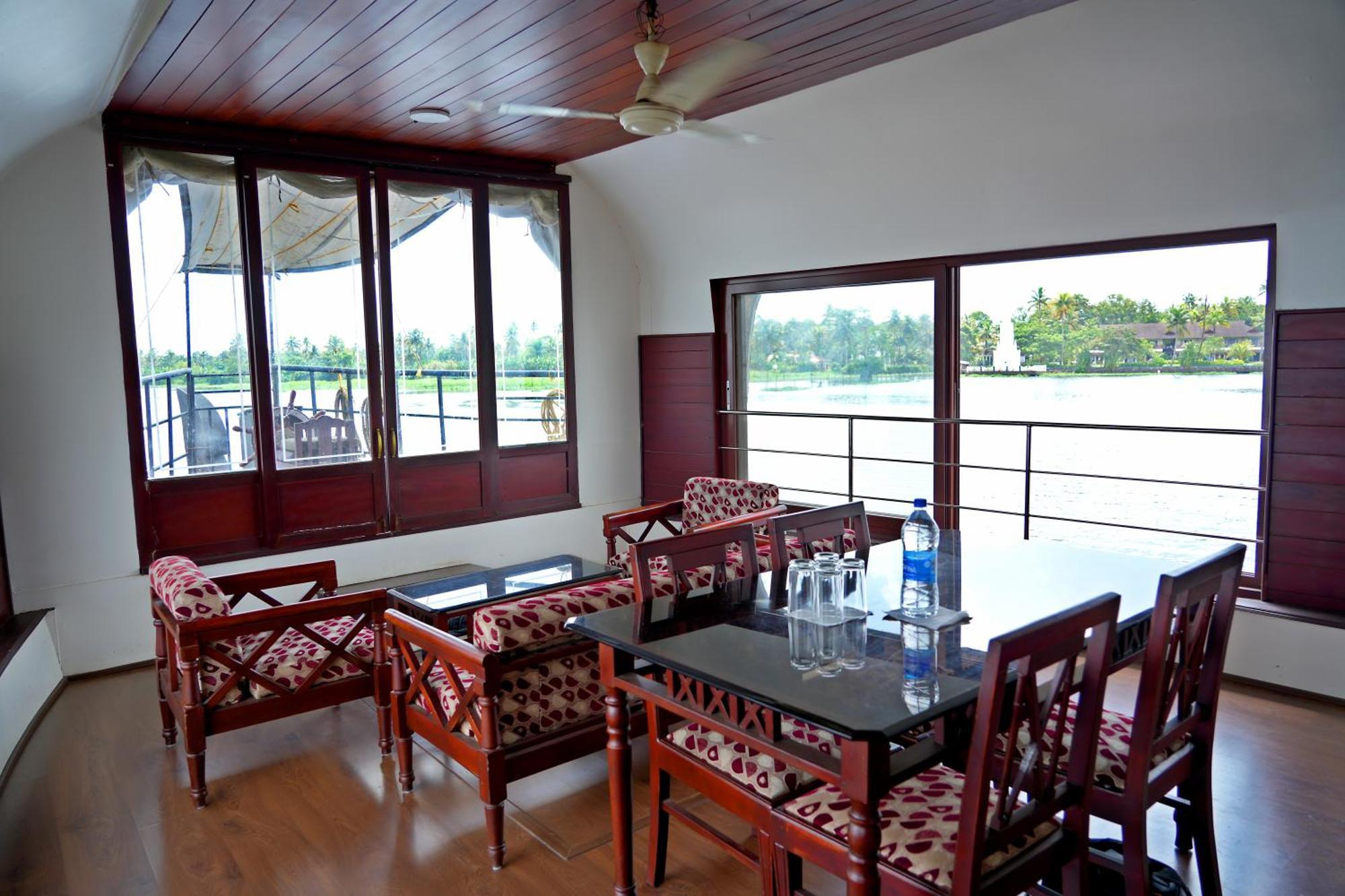 Aqua Castle Houseboat - By Aqua Jumbo Houseboats 호텔 Alappuzha 외부 사진