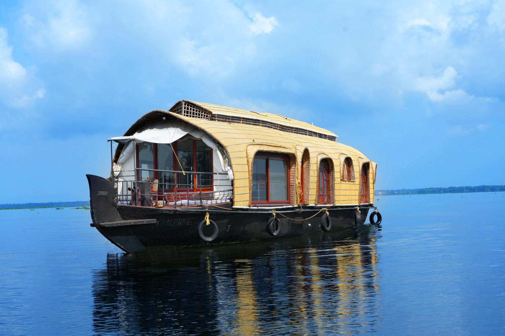Aqua Castle Houseboat - By Aqua Jumbo Houseboats 호텔 Alappuzha 외부 사진